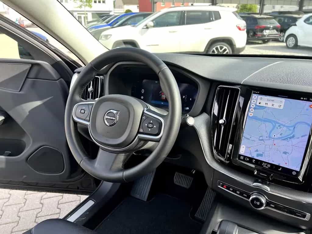 Volvo XC60 B4 Core *LED Navi Leder AHK ACC DAB* 12/2022-photo-26