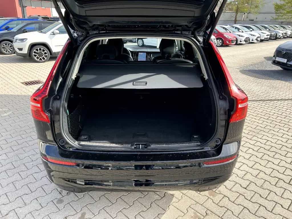 Volvo XC60 B4 Core *LED Navi Leder AHK ACC DAB* 12/2022-photo-6