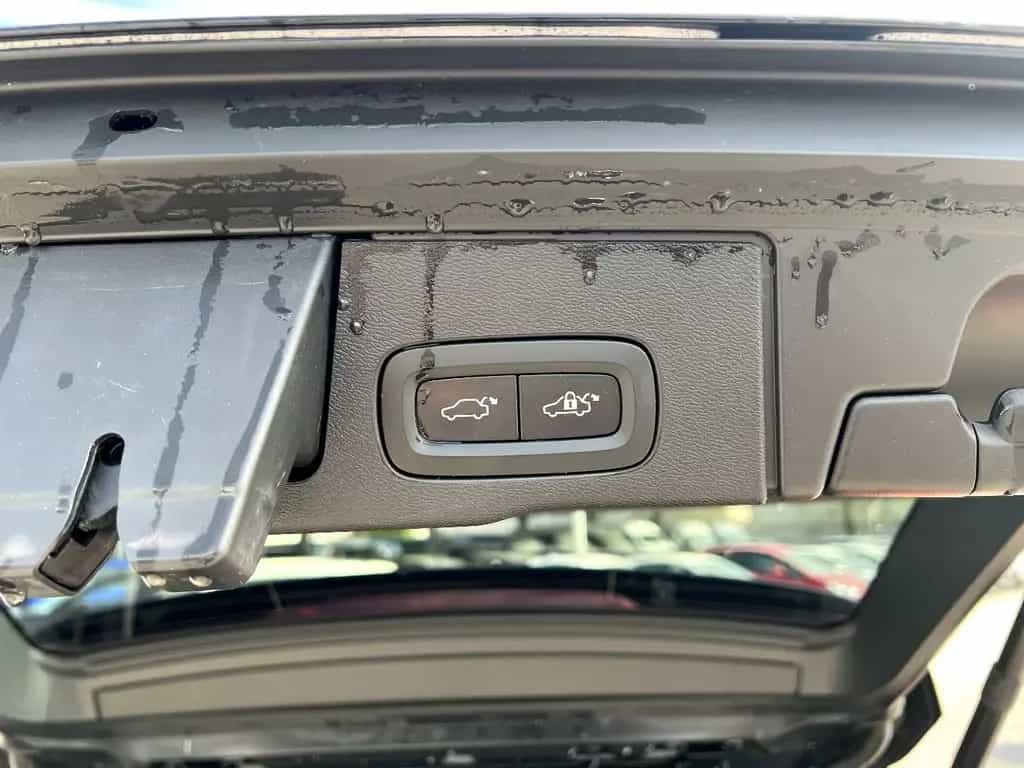 Volvo XC60 B4 Core *LED Navi Leder AHK ACC DAB* 12/2022-photo-7