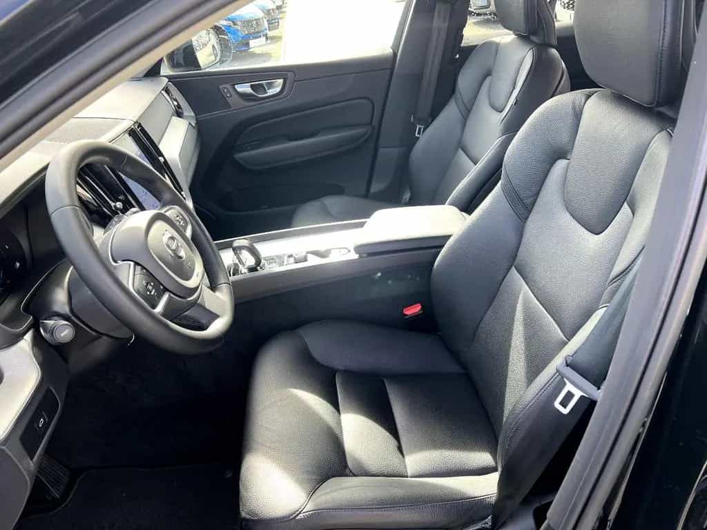 Volvo XC60 B4 Core *LED Navi Leder AHK ACC DAB* 12/2022-photo-8