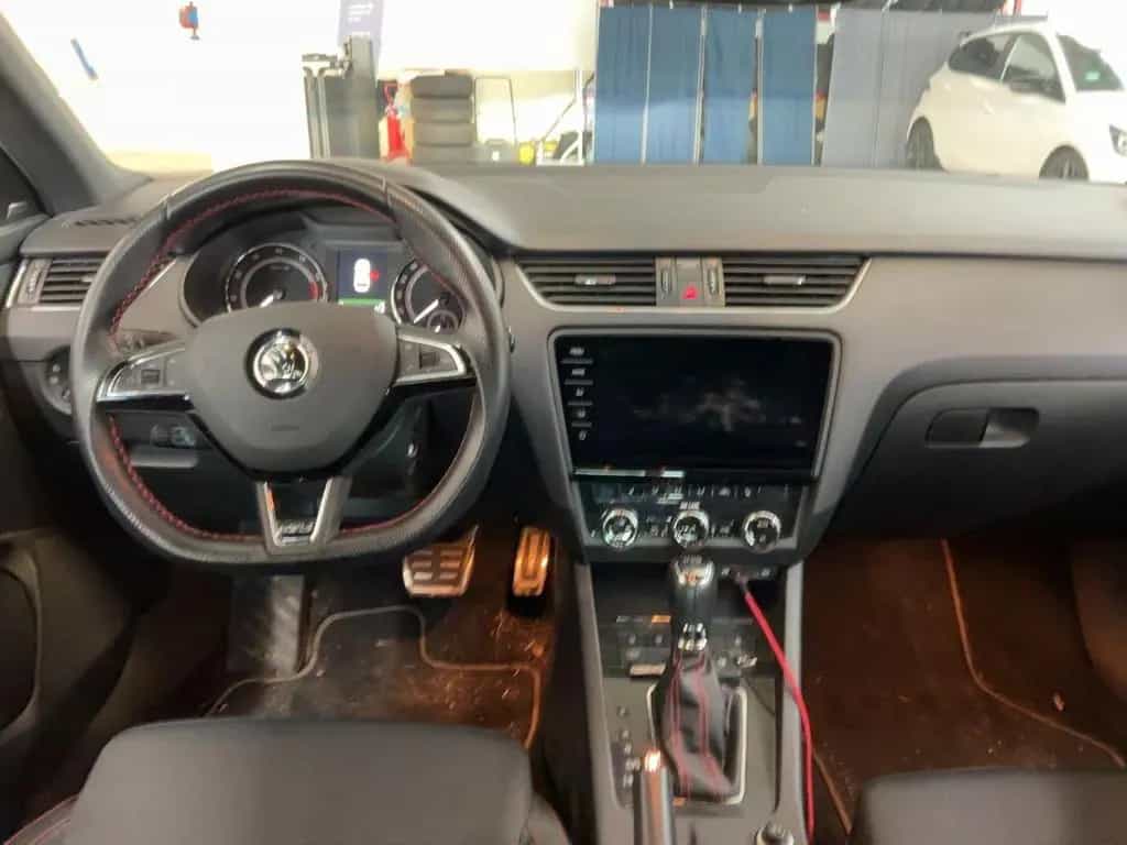 Skoda Octavia Combi RS DSG Panorama+LED+Navi+AHK+AAC 10/2017-photo-10