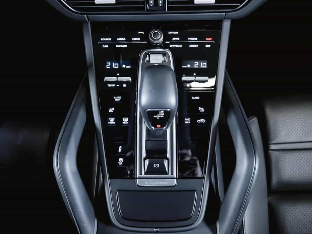 Porsche Cayenne Platinum Edition Luftfederung 06/2022-photo-19