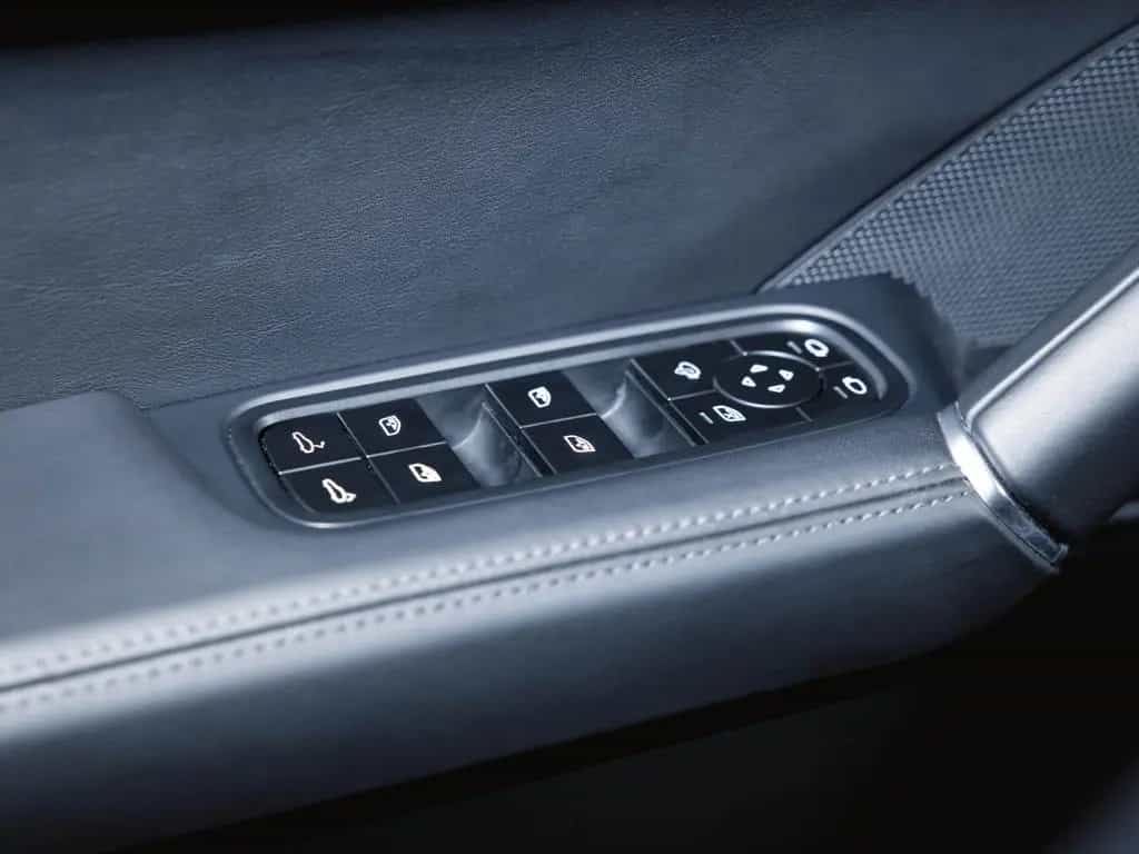 Porsche Cayenne Platinum Edition Luftfederung 06/2022-photo-22