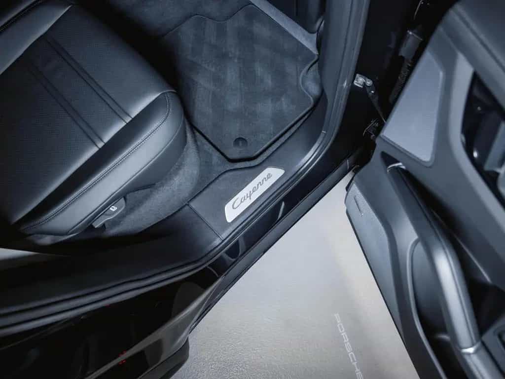 Porsche Cayenne Platinum Edition Luftfederung 06/2022-photo-27
