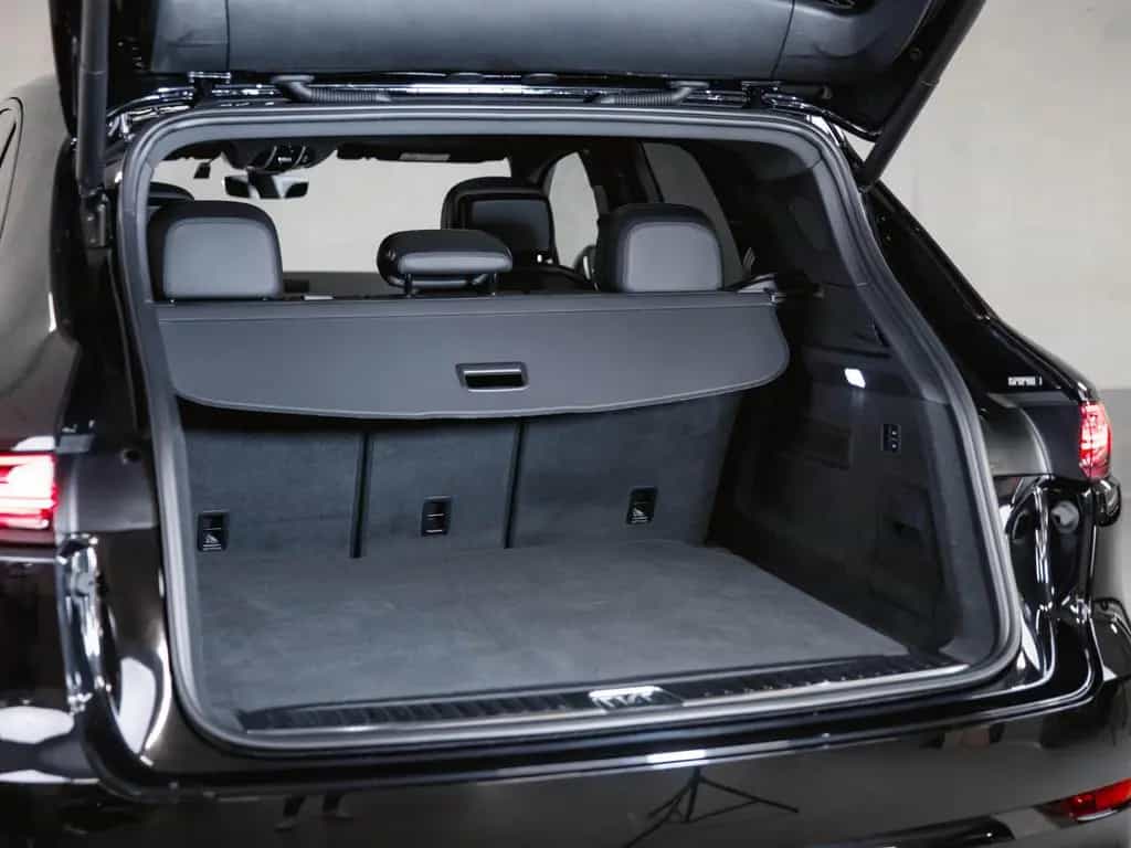 Porsche Cayenne Platinum Edition Luftfederung 06/2022-photo-28