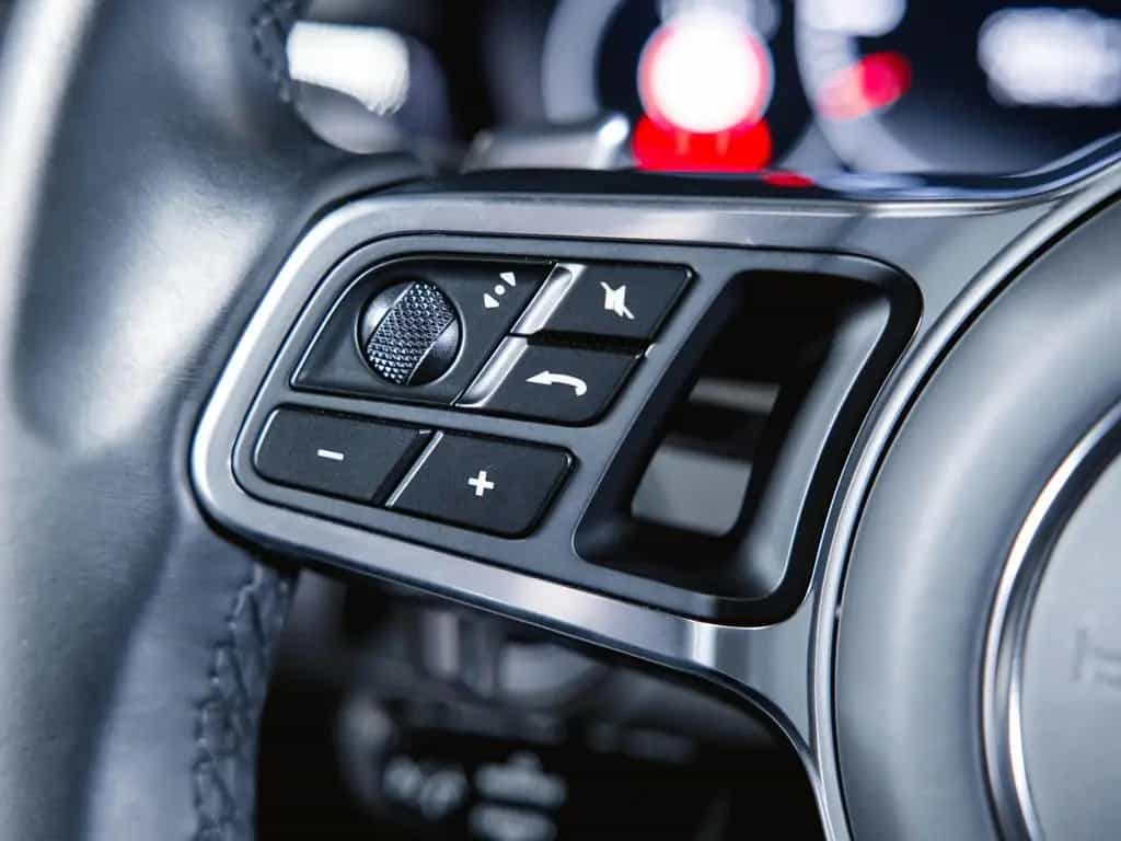 Porsche Cayenne Platinum Edition Luftfederung 06/2022-photo-31