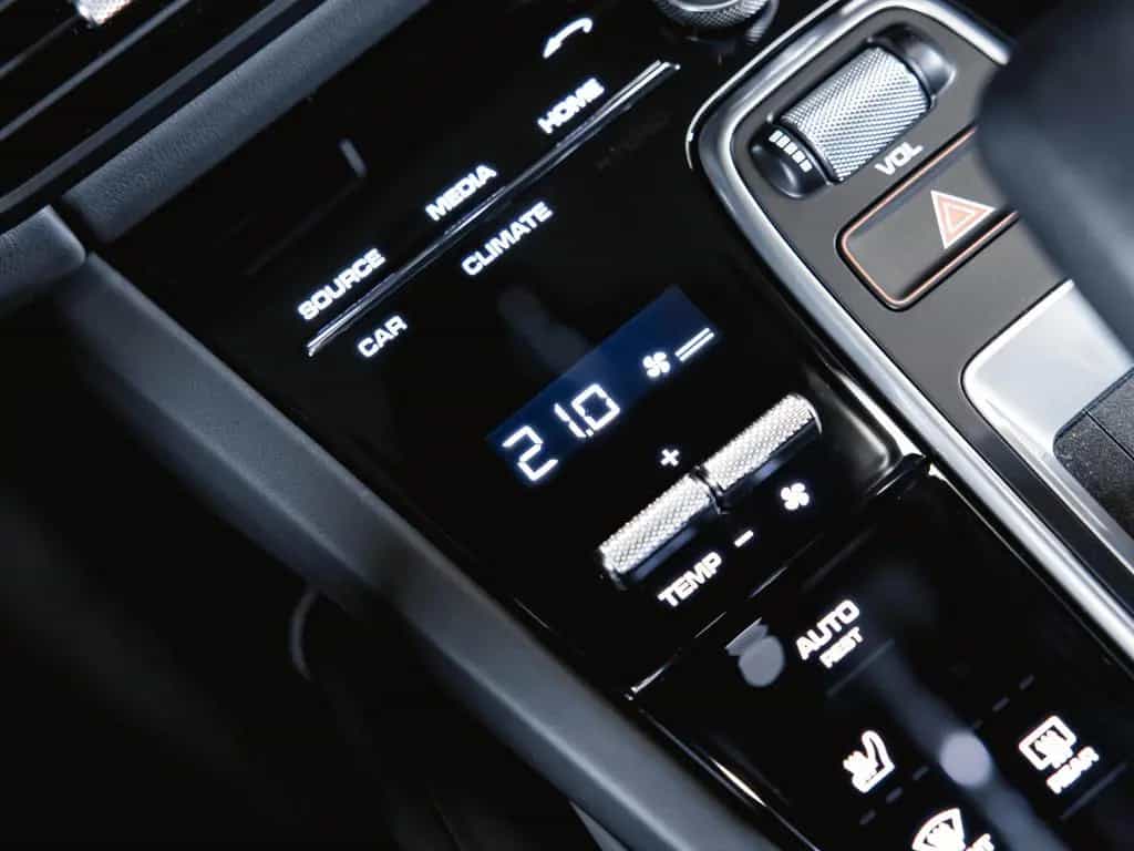 Porsche Cayenne Platinum Edition Luftfederung 06/2022-photo-38