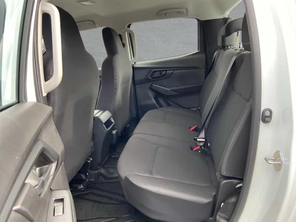 Isuzu D-Max 1.9 DOUBLE CAB L #ALLRAD #KLIMA #KAMERA #A null-photo-6