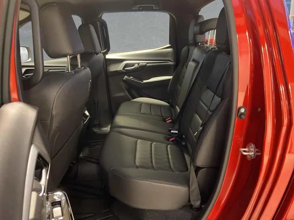 Isuzu D-Max Double Cab LSE 4x4 #SHZ #KAMERA #LEDER #SP null-photo-8