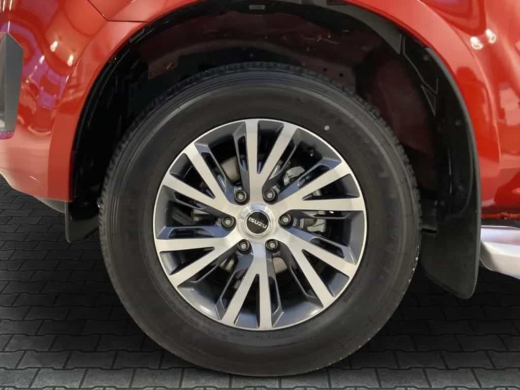 Isuzu D-Max Double Cab LSE 4x4 #SHZ #KAMERA #LEDER #SP null-photo-9