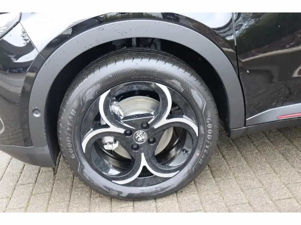 Alfa Romeo Junior IBRIDA SPECIALE 1.2 VGT 145PS DCT6 SCHIEB 10/2025-photo-30