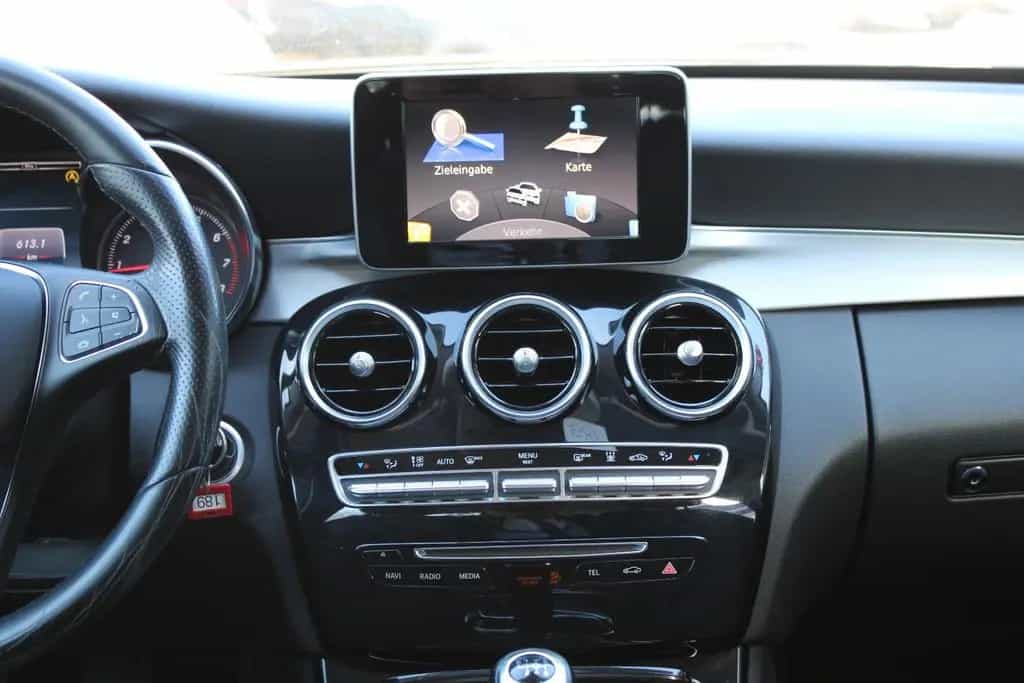 Mercedes-Benz C 180 CGI Limousine LED NAVI Standheiz Scheckhef 03/2015-photo-13