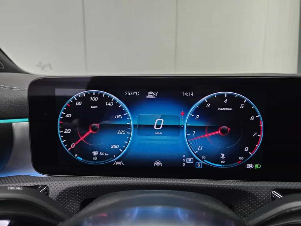 Mercedes-Benz CLA 250 SB 4-Matic AMG *Pano*ACC*HuD*LED* 08/2021-photo-37