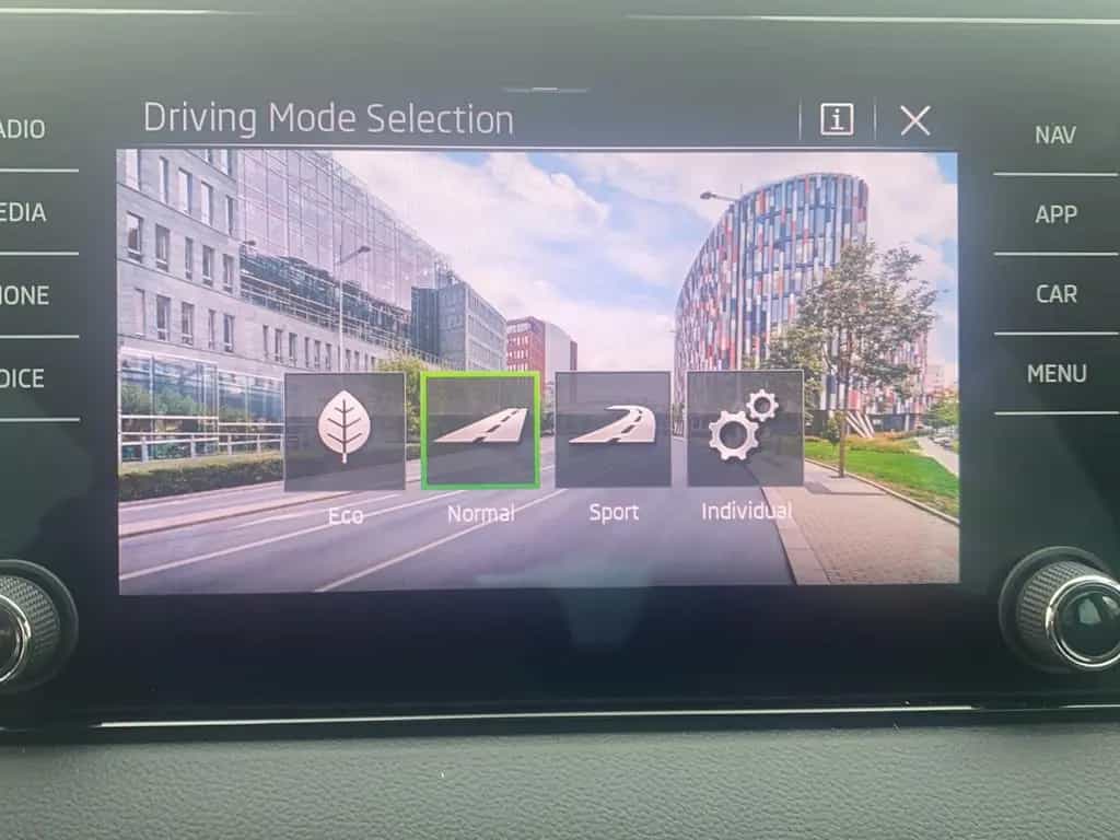 Skoda Karoq 1.5 TSI Selection Tour DSG Navi+PDC+LED+SH 08/2025-photo-20