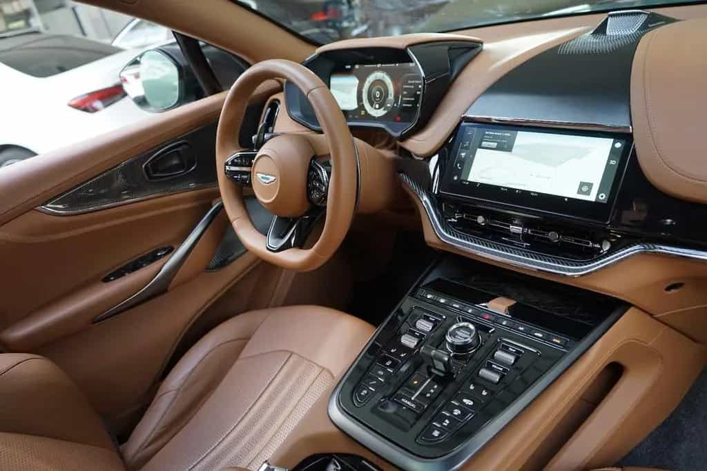 Aston Martin DBX 707 * Carbonpaket * Copper Bronze * Monotone 05/2025-photo-19