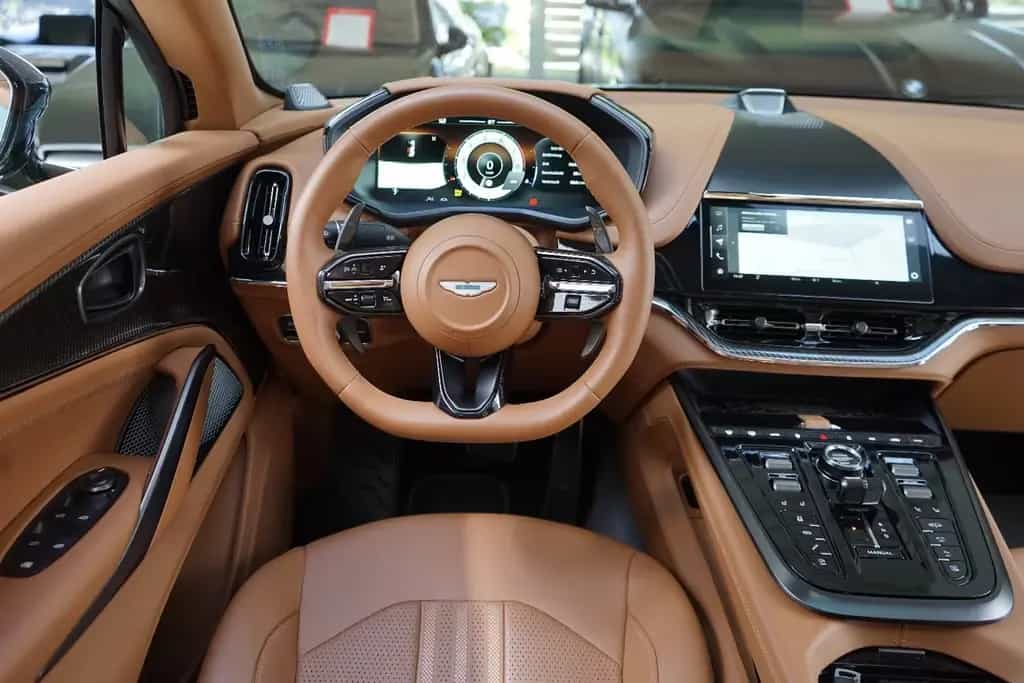 Aston Martin DBX 707 * Carbonpaket * Copper Bronze * Monotone 05/2025-photo-2