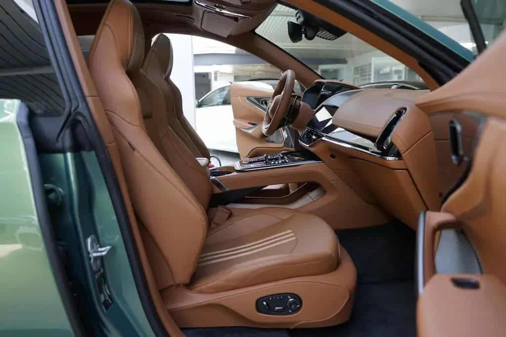 Aston Martin DBX 707 * Carbonpaket * Copper Bronze * Monotone 05/2025-photo-28