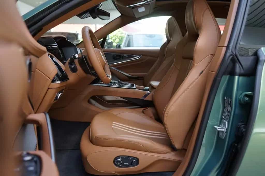 Aston Martin DBX 707 * Carbonpaket * Copper Bronze * Monotone 05/2025-photo-29