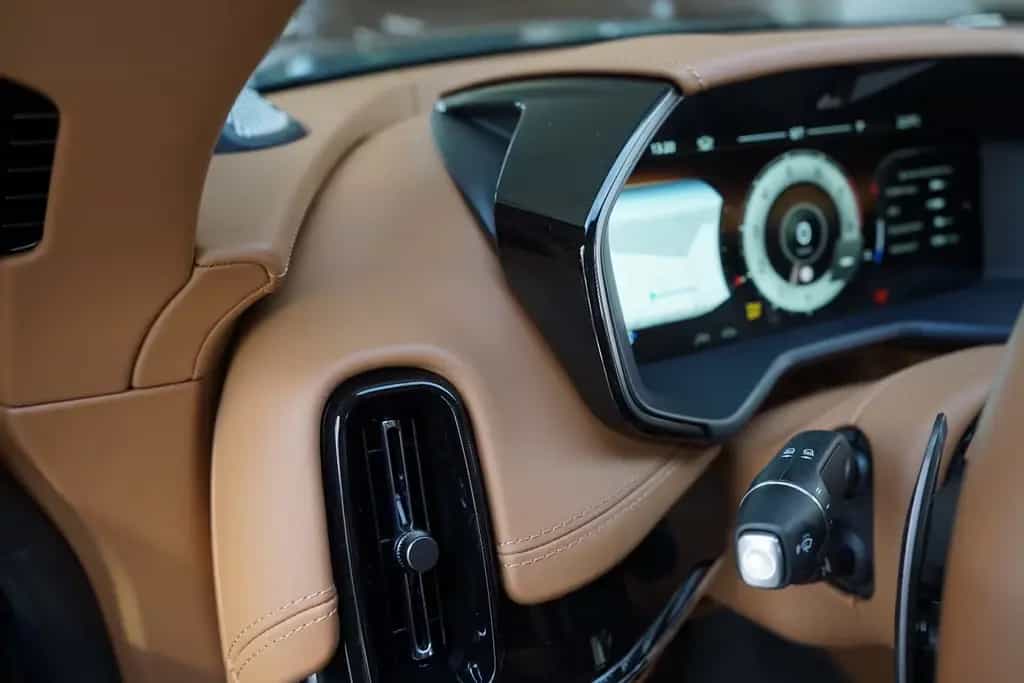 Aston Martin DBX 707 * Carbonpaket * Copper Bronze * Monotone 05/2025-photo-35