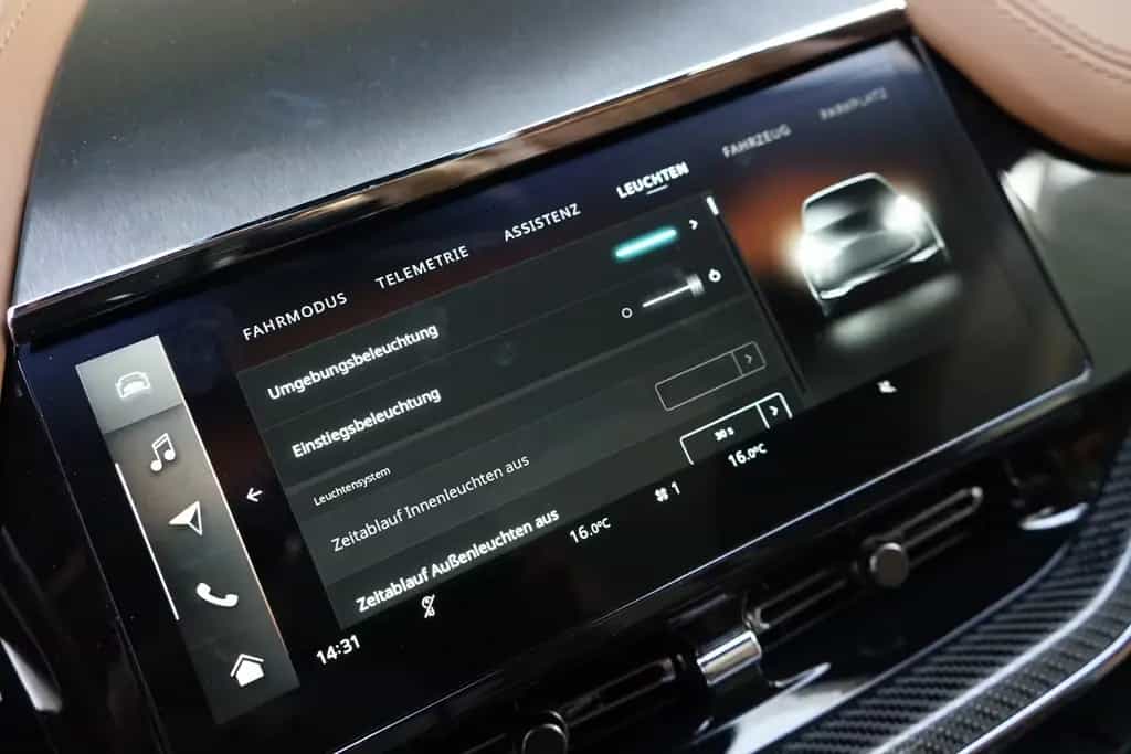 Aston Martin DBX 707 * Carbonpaket * Copper Bronze * Monotone 05/2025-photo-36