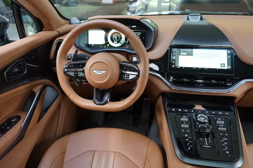 Aston Martin DBX 707 * Carbonpaket * Copper Bronze * Monotone 05/2025-photo-7