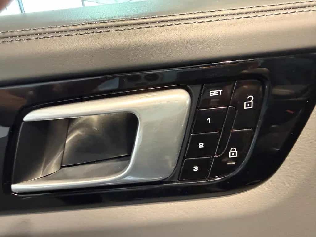 Porsche Cayenne 10/2019-photo-18