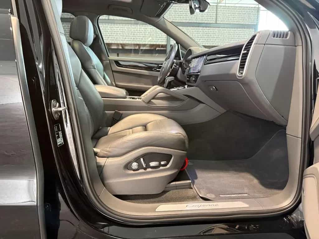 Porsche Cayenne 10/2019-photo-23