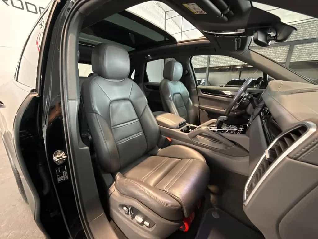 Porsche Cayenne 10/2019-photo-24