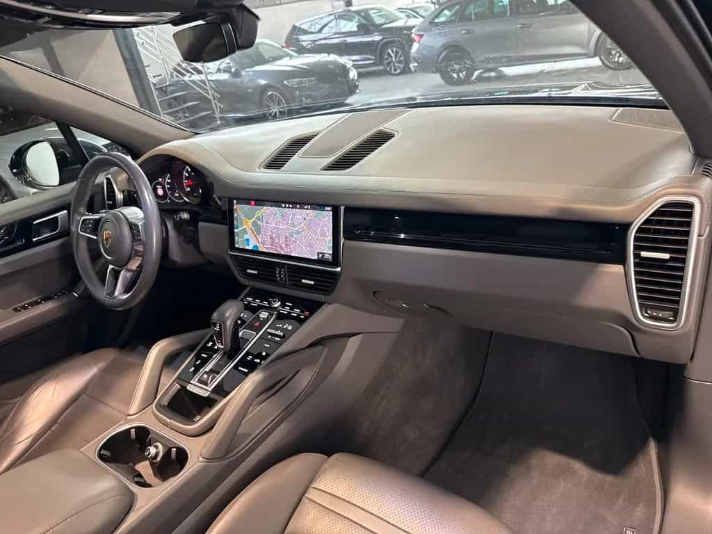 Porsche Cayenne 10/2019-photo-27
