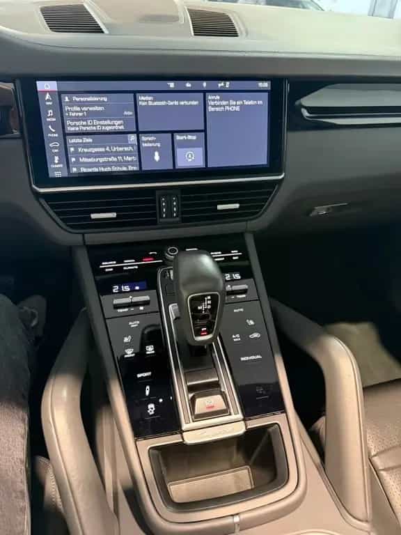 Porsche Cayenne 10/2019-photo-41