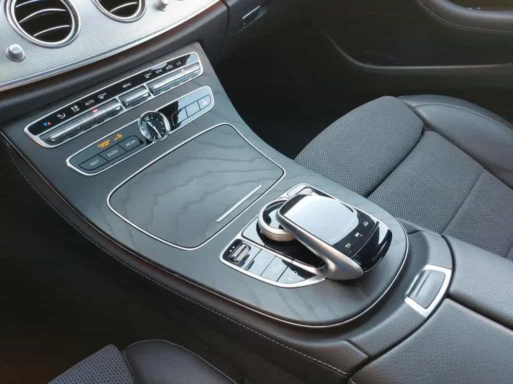 Mercedes-Benz E-Class 220 E Limousine E 220 d 4Matic 10/2019-photo-17