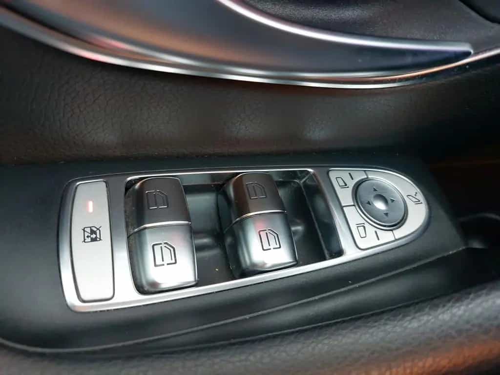 Mercedes-Benz E-Class 220 E Limousine E 220 d 4Matic 10/2019-photo-20