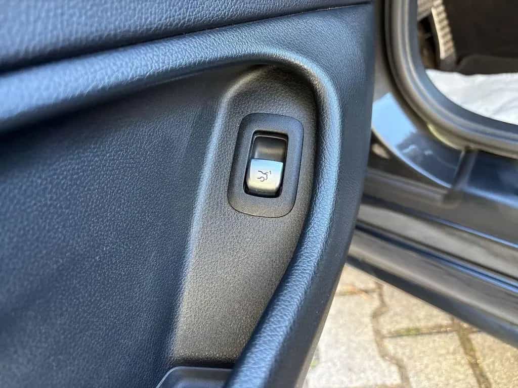 Mercedes-Benz C-Class 300 AMG ACC BURM SCARF BEAM 02/2019-photo-26