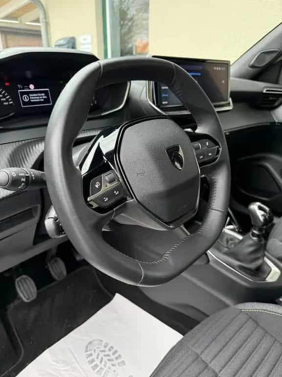 Peugeot 2008 Active Rückfahrkamera PDC Klima Tüv Neu 01/2024-photo-4