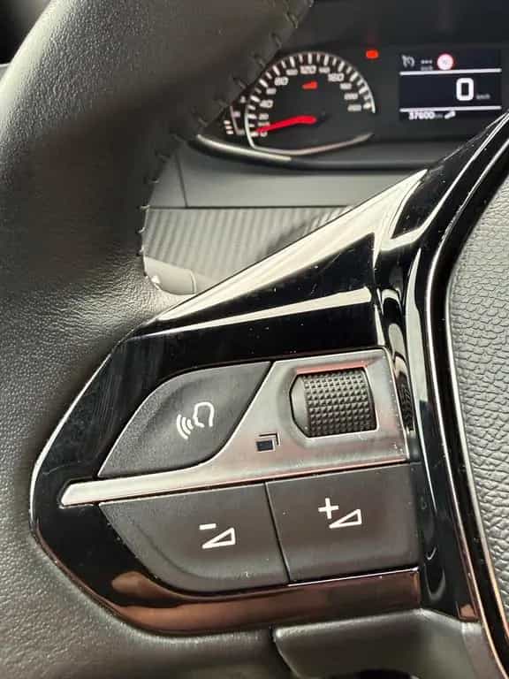 Peugeot 2008 Active Rückfahrkamera PDC Klima Tüv Neu 01/2024-photo-9
