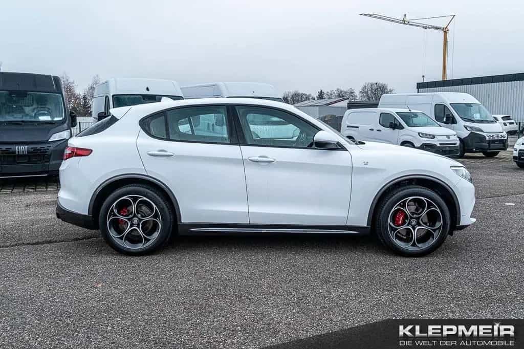 Alfa Romeo Stelvio Ti 2.0 Turbo 16V 206kW (280 PS) AT8 - 07/2022-photo-3