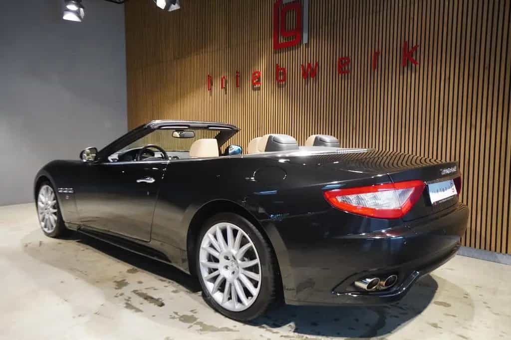 Maserati GranCabrio 4.7 V8 Automatik-1 HD-U-frei- 55 TKM 02/2013-photo-2