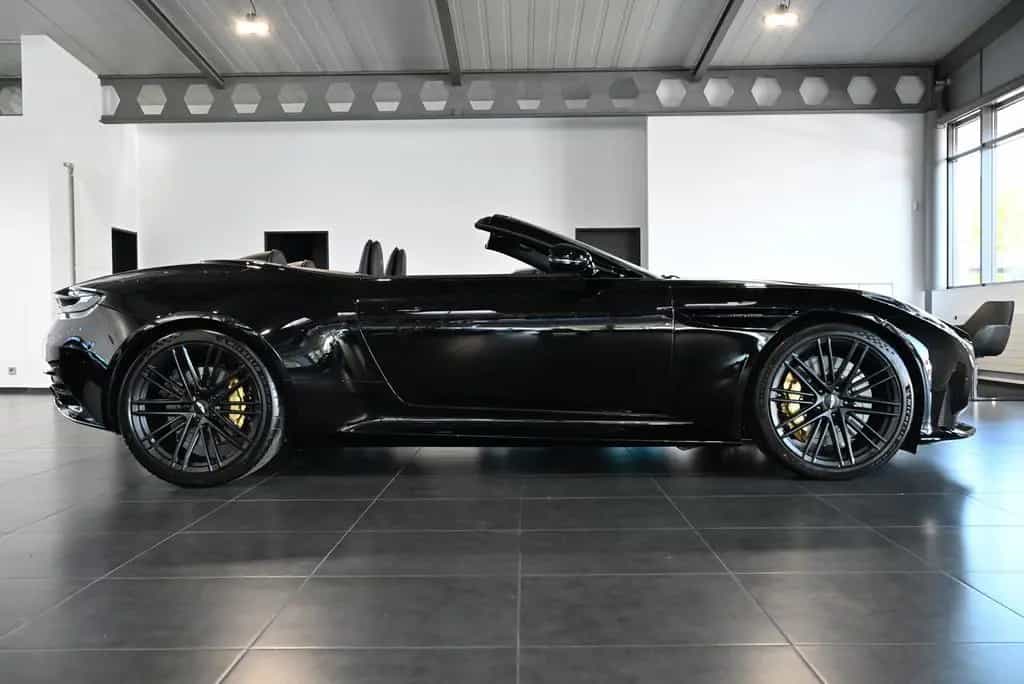 Aston Martin DB12 Volante/Onyx Black/B&W/Inspire Monotone 04/2026-photo-11