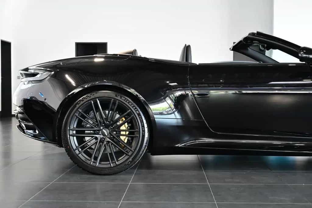 Aston Martin DB12 Volante/Onyx Black/B&W/Inspire Monotone 04/2026-photo-12