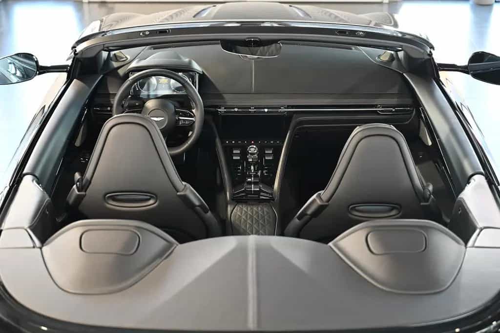 Aston Martin DB12 Volante/Onyx Black/B&W/Inspire Monotone 04/2026-photo-19