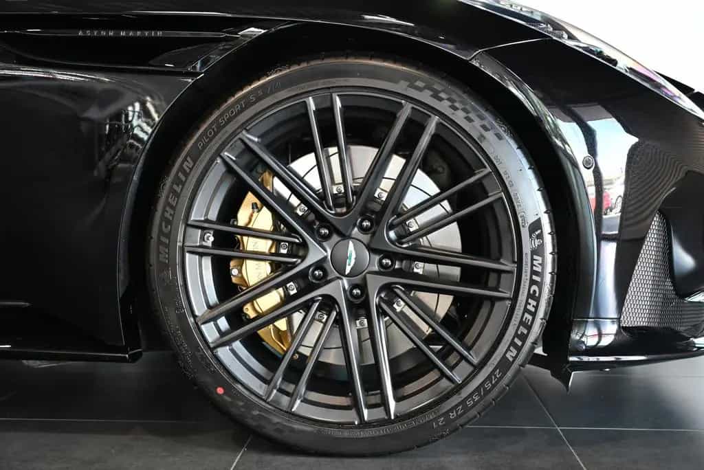 Aston Martin DB12 Volante/Onyx Black/B&W/Inspire Monotone 04/2026-photo-23