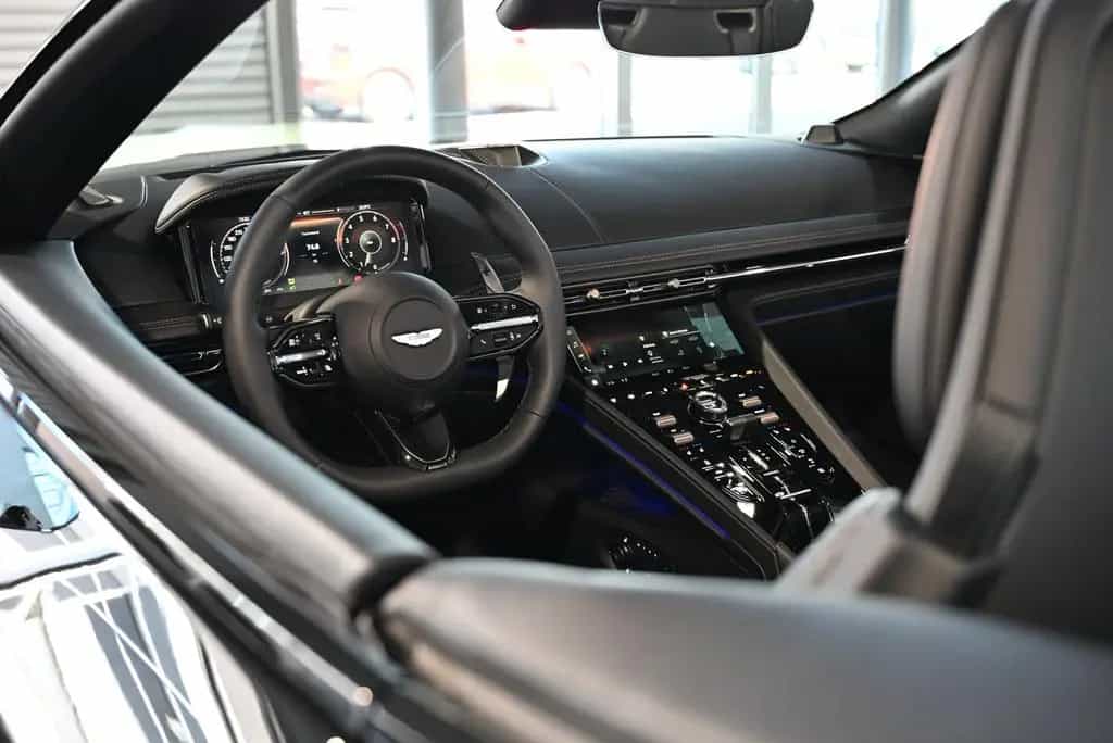 Aston Martin DB12 Volante/Onyx Black/B&W/Inspire Monotone 04/2026-photo-30
