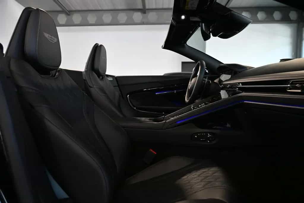 Aston Martin DB12 Volante/Onyx Black/B&W/Inspire Monotone 04/2026-photo-33
