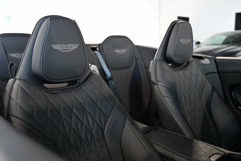 Aston Martin DB12 Volante/Onyx Black/B&W/Inspire Monotone 04/2026-photo-34