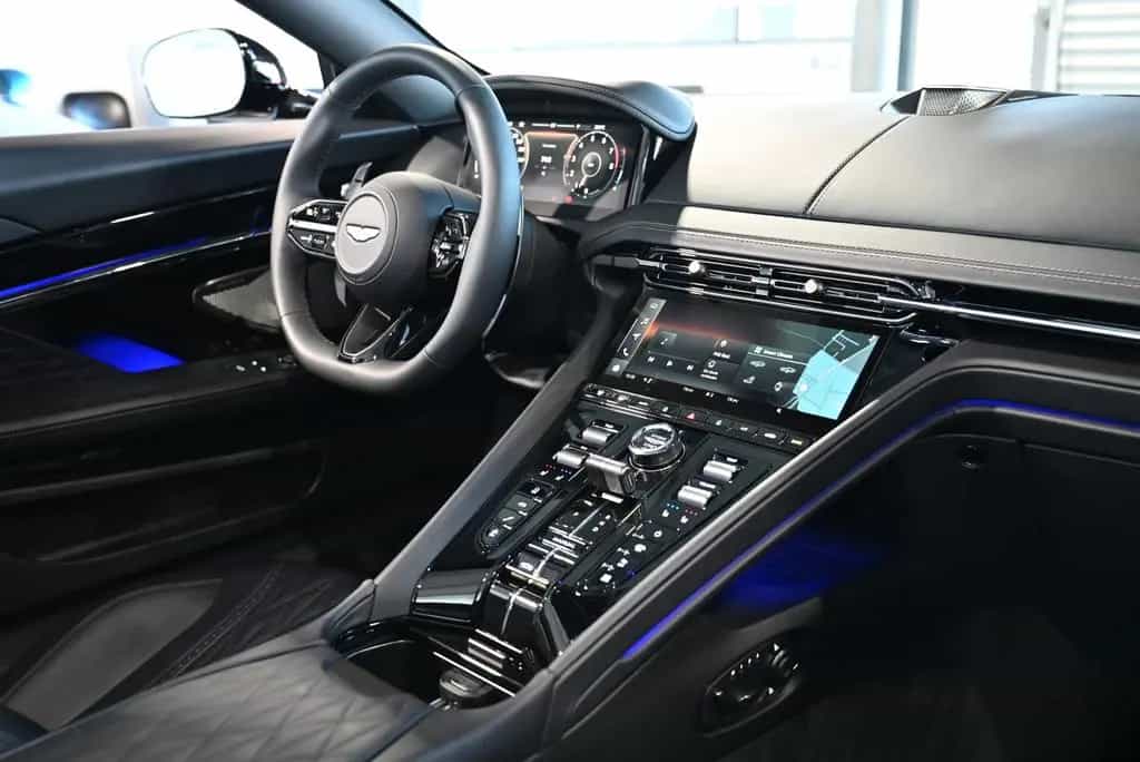 Aston Martin DB12 Volante/Onyx Black/B&W/Inspire Monotone 04/2026-photo-36