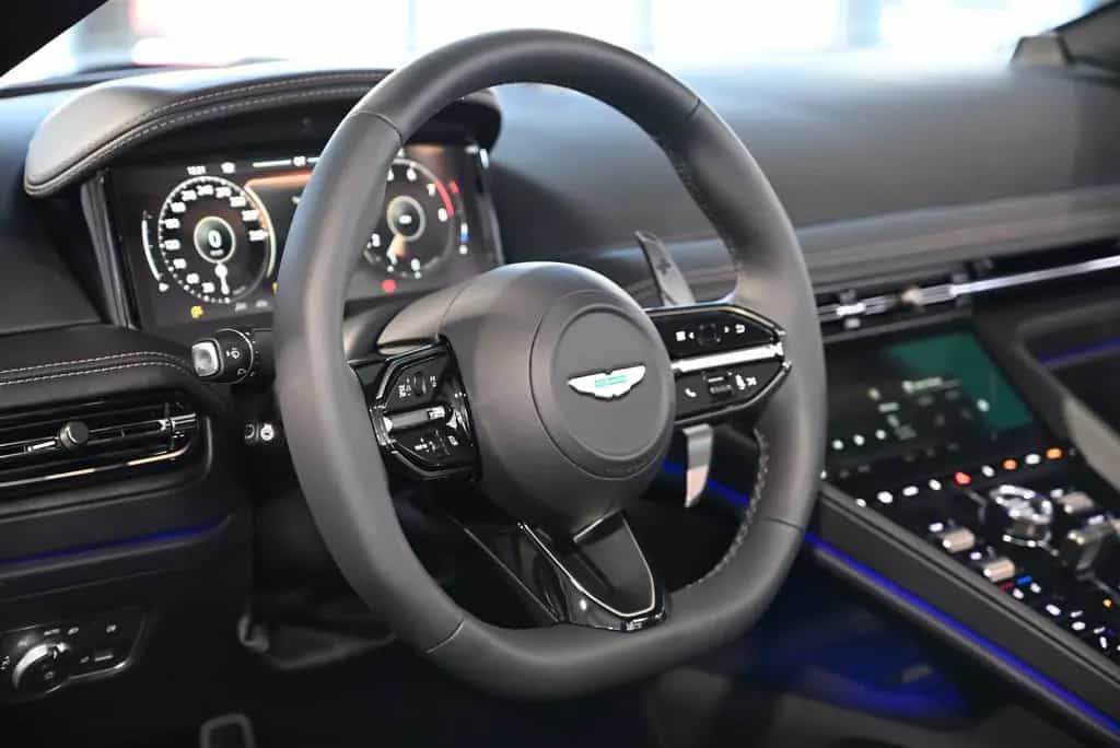 Aston Martin DB12 Volante/Onyx Black/B&W/Inspire Monotone 04/2026-photo-37