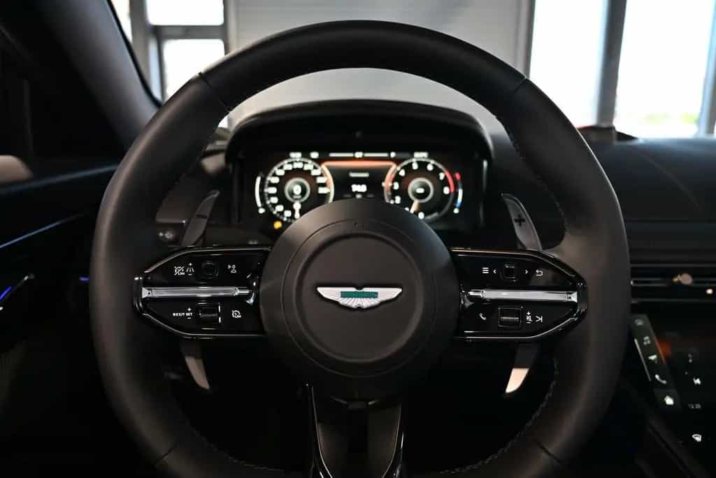 Aston Martin DB12 Volante/Onyx Black/B&W/Inspire Monotone 04/2026-photo-38