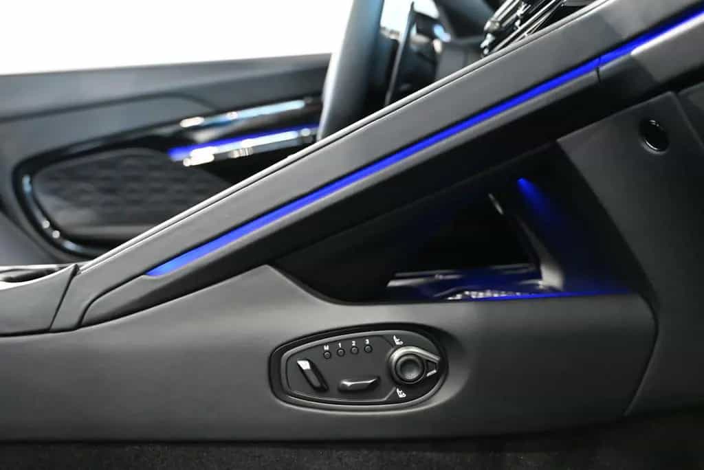 Aston Martin DB12 Volante/Onyx Black/B&W/Inspire Monotone 04/2026-photo-44