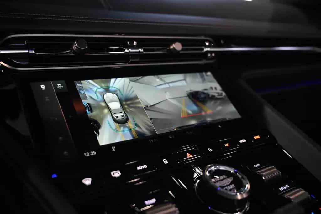 Aston Martin DB12 Volante/Onyx Black/B&W/Inspire Monotone 04/2026-photo-46