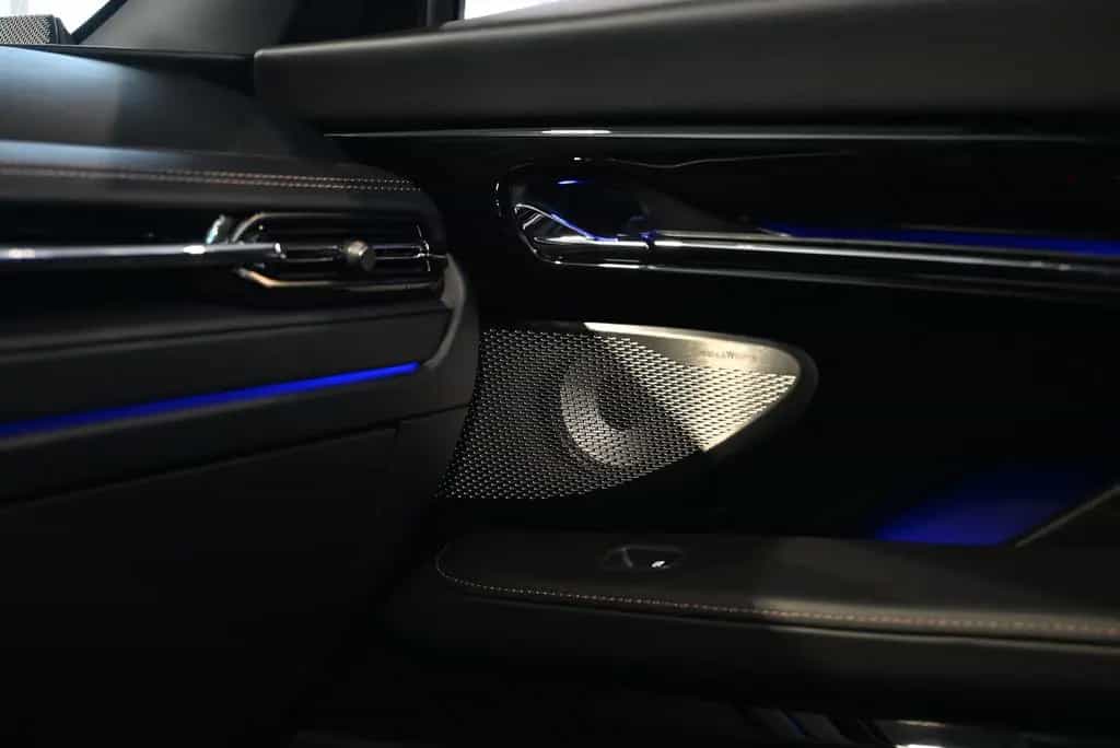 Aston Martin DB12 Volante/Onyx Black/B&W/Inspire Monotone 04/2026-photo-47